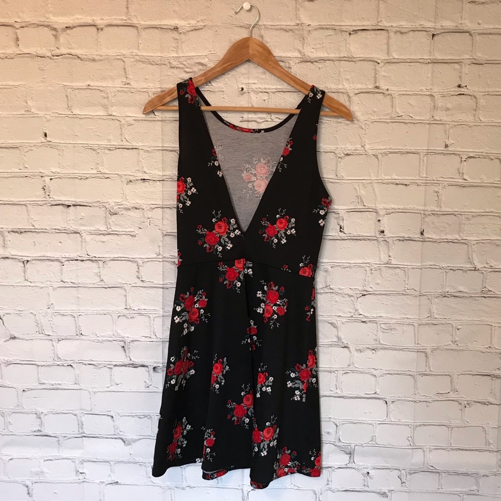 H&M brand dress black red floral skater dress